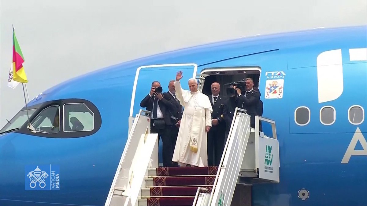 KTOTV's tweet image. Après quatre jours au #Cameroun, le pape #LéonXIV s'est envolé ce samedi midi pour l'#Angola, troisième étape de son voyage apostolique.
RDV à 16h (UTC+2) pour suivre son arrivée à #Luanda et la cérémonie de bienvenue.

👉 youtube.com/live/maenzvPjT…