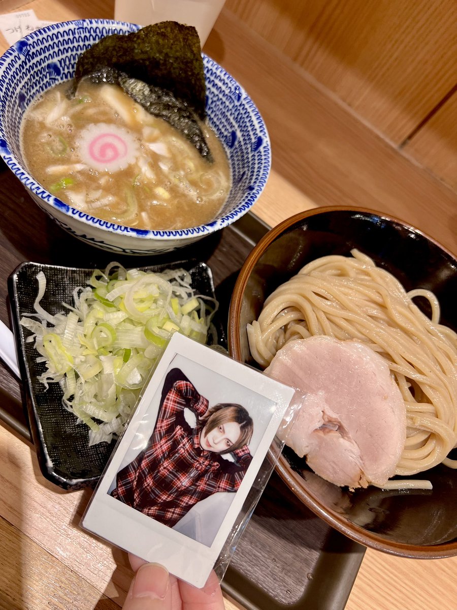 今日は某所で大型併せにアシスタントとして参加させていただきました！✨
皆様カッコ良いお可愛いお綺麗楽しいの暴力過ぎました🤯✨
福利厚生も手厚すぎてビビり散らかしちゃいながら美味しくいただきました🍪✨
皆様本日は本当にお疲れ様でした！
(つけ麺を添えて)
#龍太郎が集めた青エク全勢力2026