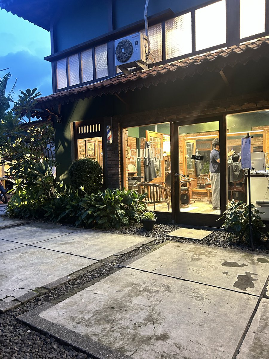 pisces_redblue's tweet image. #bdg 
Info nongki/party tonight?