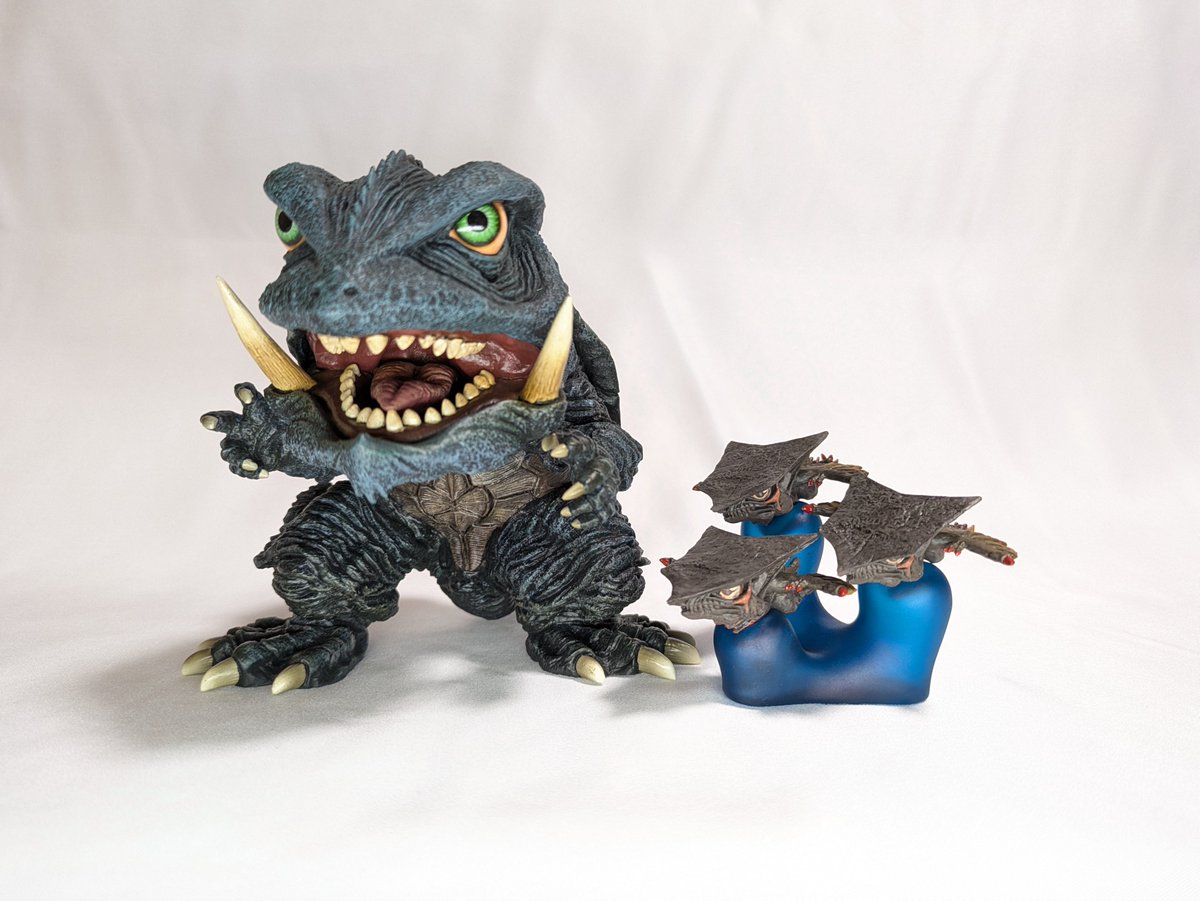 RuM_SaBo10's tweet photo. ガメラ 大怪獣空中決戦（1995）
デフォリアル 少年リック限定版
ガメラ 1995

バンプレスト 鎮座獣
ギャオス 1995

#ガメラ #ギャオス #ソフビ #フィギュア https://t.co/QKkKj6nDI0