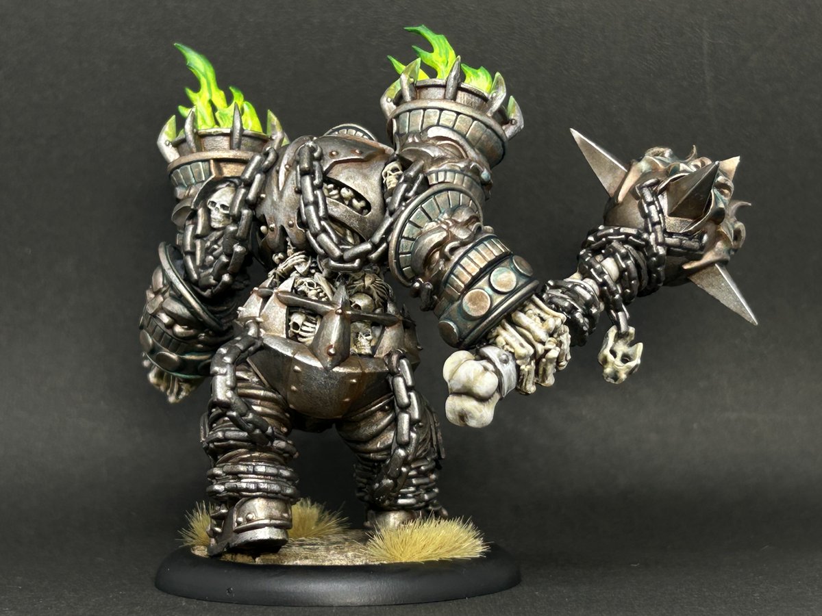 refelink's tweet photo. ウォーマシンの barrow ghoul をペイントしました。
金属、骨、炎と違う質感を塗れて楽しいモデルでした。メイスの柄は何の骨でしょう？
 #warmachine 
 #春のペイントまつり https://t.co/Ly4Or1vW1r