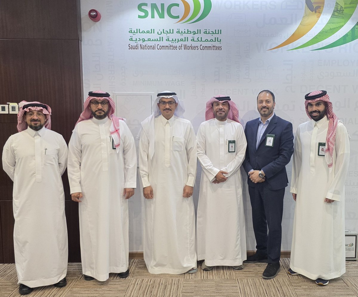 استقبلت اللجنة الوطنية للجان العمالية في مقرها وفد من شركة إكسبو، حيث عُقد اجتماع مثمر لبحث سبل التعاون المشترك وتبادل الرؤى حول المشاريع القادمة. خطوة تعزز من تضافر الجهود لتحقيق تطلعاتنا الوطنية.