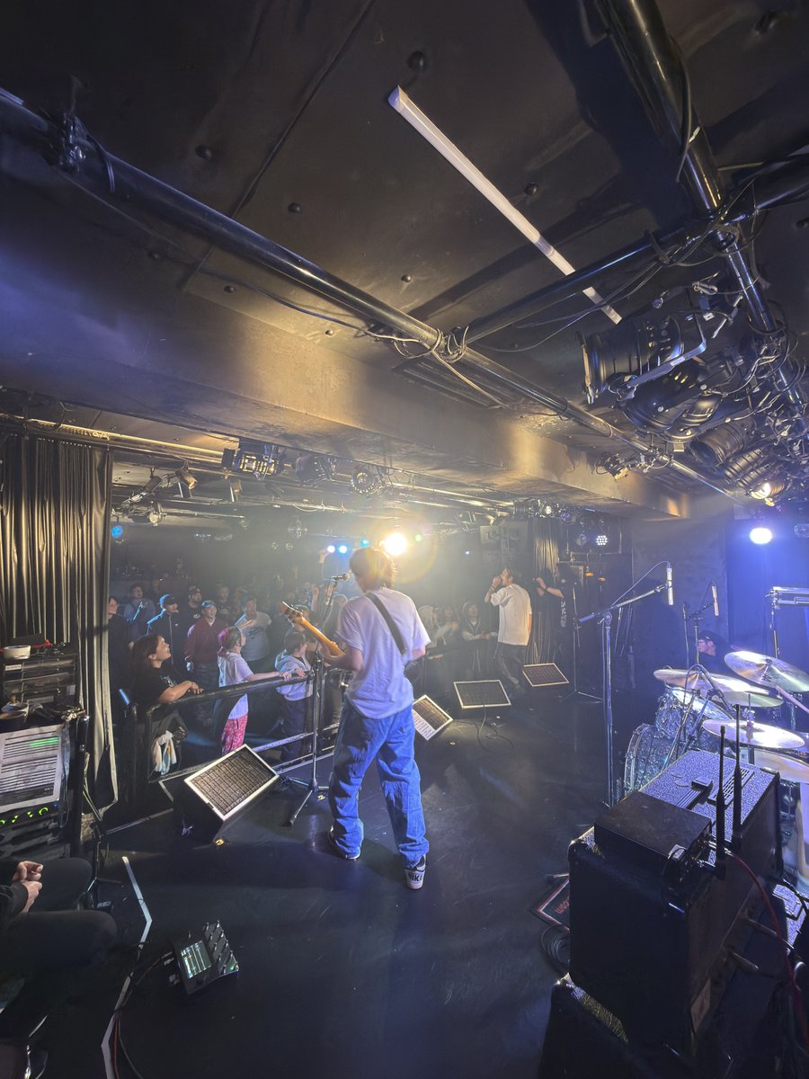 HARVESTOFFICIAL's tweet photo. 8番手はFIRE ON FIRE！
本日は急遽のベースレス編成！
ただ、なんの勢いも変わらず激ヤバフロアです！ https://t.co/twwngPIGL9