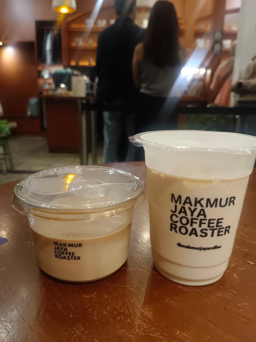 _suntea_'s tweet photo. di garut ada coffee shop yang ada menu dirty latte-nya gak yah? 🤤🤤🤤 https://t.co/zq4PoPLmpK