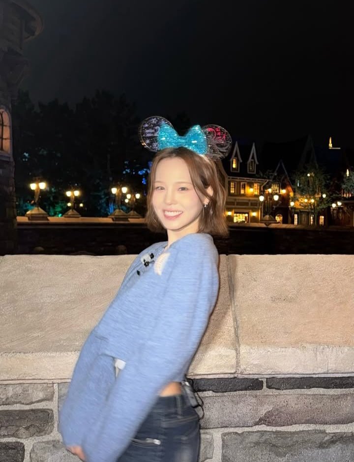 9NiziUglobal's tweet image. 260418| Mako (@/mako_koma_y) Instagram Update! (1/4)

Congratulations on the 25th Anniversary of Tokyo DisneySea!🎊

I went to DisneySea for Saturday Plus  shoot with Riku!!
We were with Mr. Yamazaki, and it was such a fun day!!
+

#MAKO #NiziU #ニジュー #니쥬