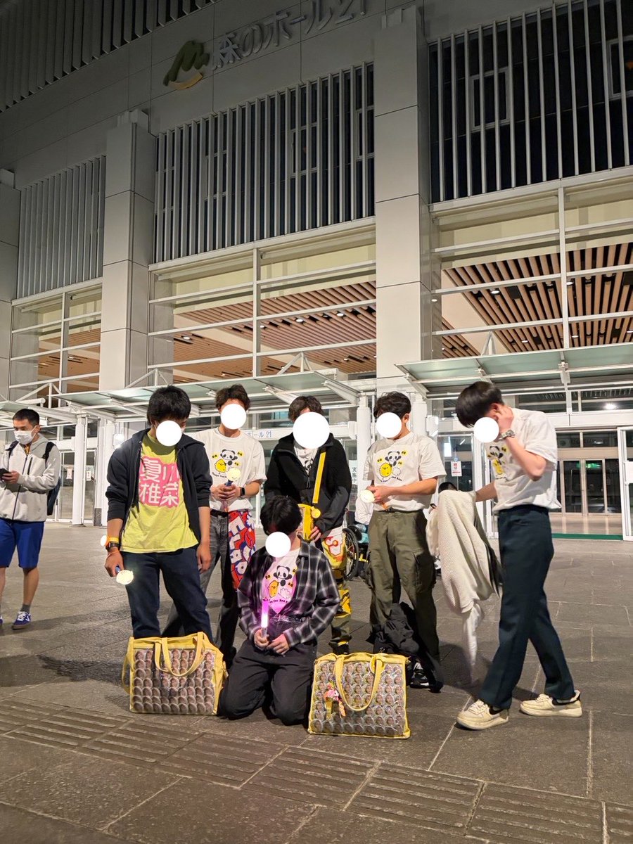 ®︎ (群) tweet media