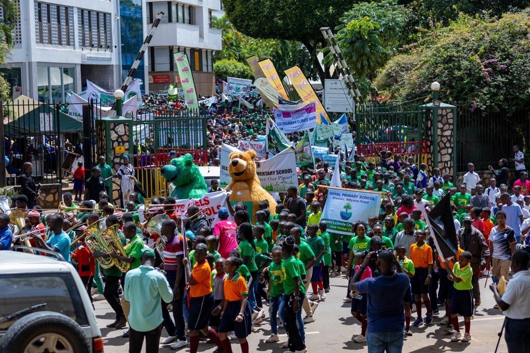 OnerJuiceUg's tweet photo. They have taken the message from classrooms to the streets! Children are marching and speaking up for the planet. 🌍

What are you doing today for a better tomorrow?

#ClimateChangeMarch26 #BeBetter4ABetterTomorrow #GoGreenUg https://t.co/B0ruxhce1z
