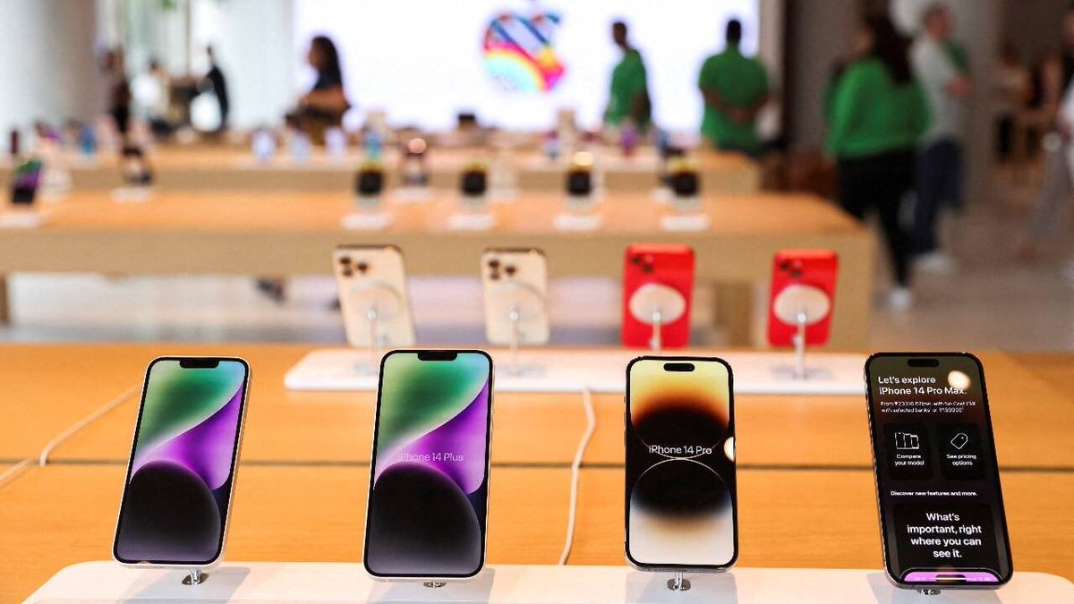 rajeshreddyega's tweet image. 📱 #Govt set to roll out PLI 2.0 with ₹46,000+ crore outlay to boost #Mobile exports 🇮🇳 

📍 Focus shifts to export-led growth

📈 #SmartPhone exports hit ₹2.62 lakh crore in 2025

Big push to position #India as a #G lobal export #Hub 💥