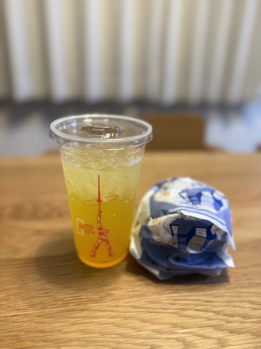 enooneone's tweet photo. いただきます

#ガンダム #チキンタッタ #マクドナルド https://t.co/e0QdnDQCOy