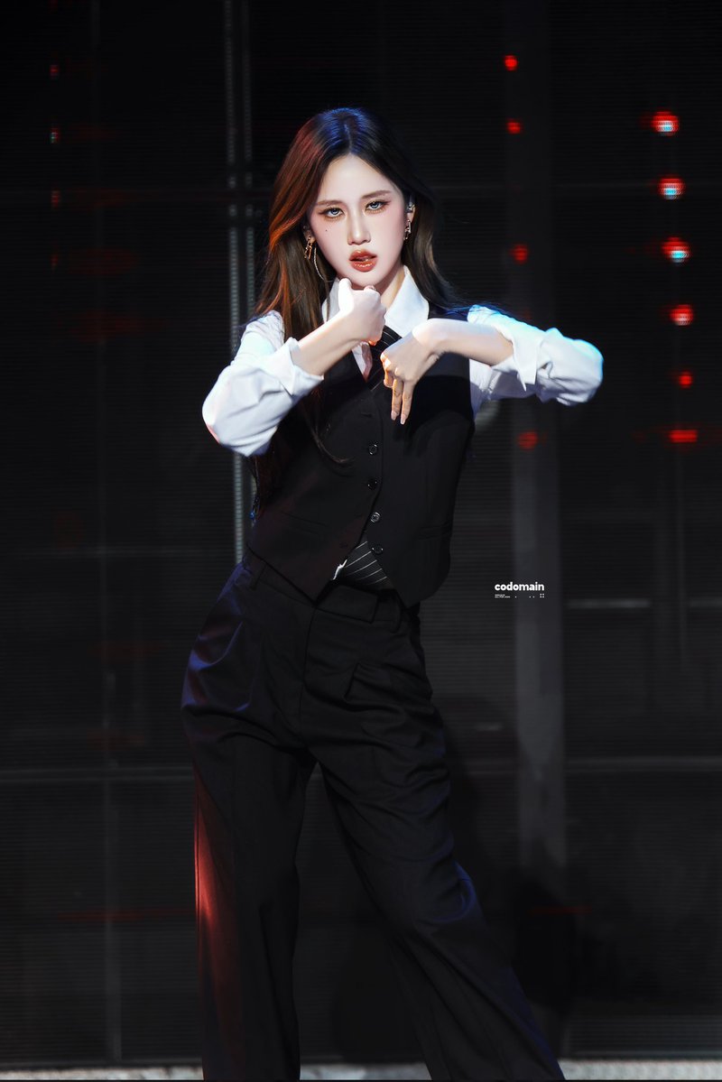 codomain·叶芷妤 tweet media