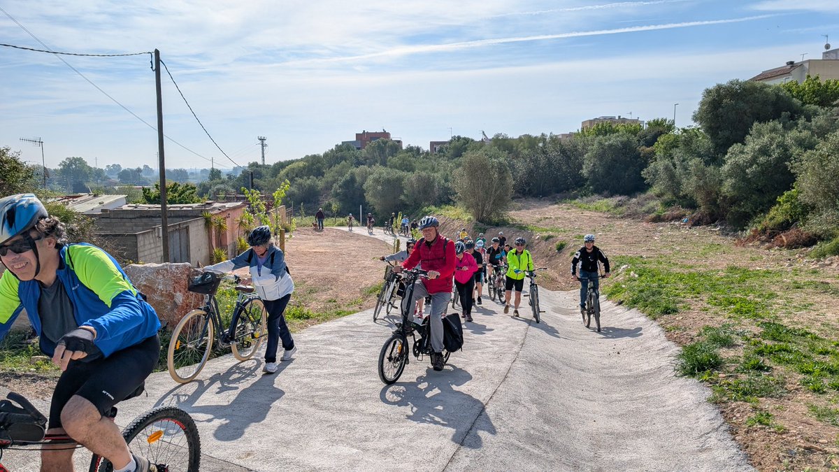 viureenbici's tweet photo. Queda inaugurada la #viaverda #valdezafan , una infraestructura que transformarà el territori i suposarà un nou impuls pel turisme i la mobilitat quotidiana 
A gaudir-la!!!
@ajamposta @Dipta_cat @FEMBiciCat https://t.co/R7Qw0LzV7W