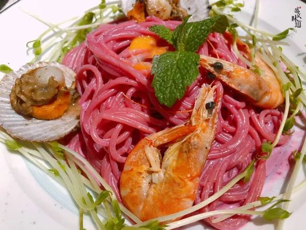 Саша tweet media