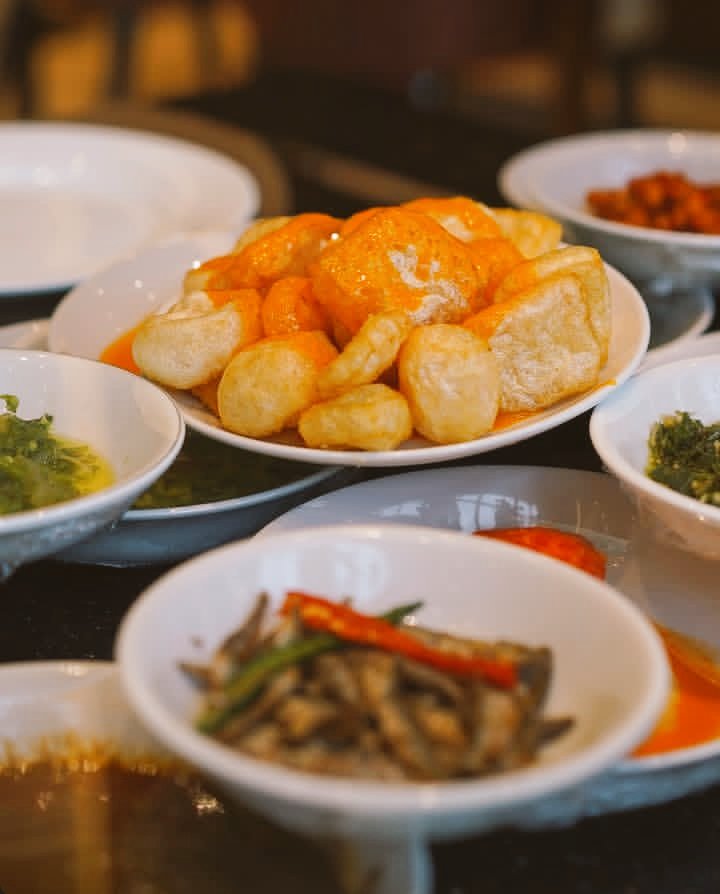 melmelkml's tweet image. Nasi padang pagi sore first, then yoga to even it out #balancelife 😁