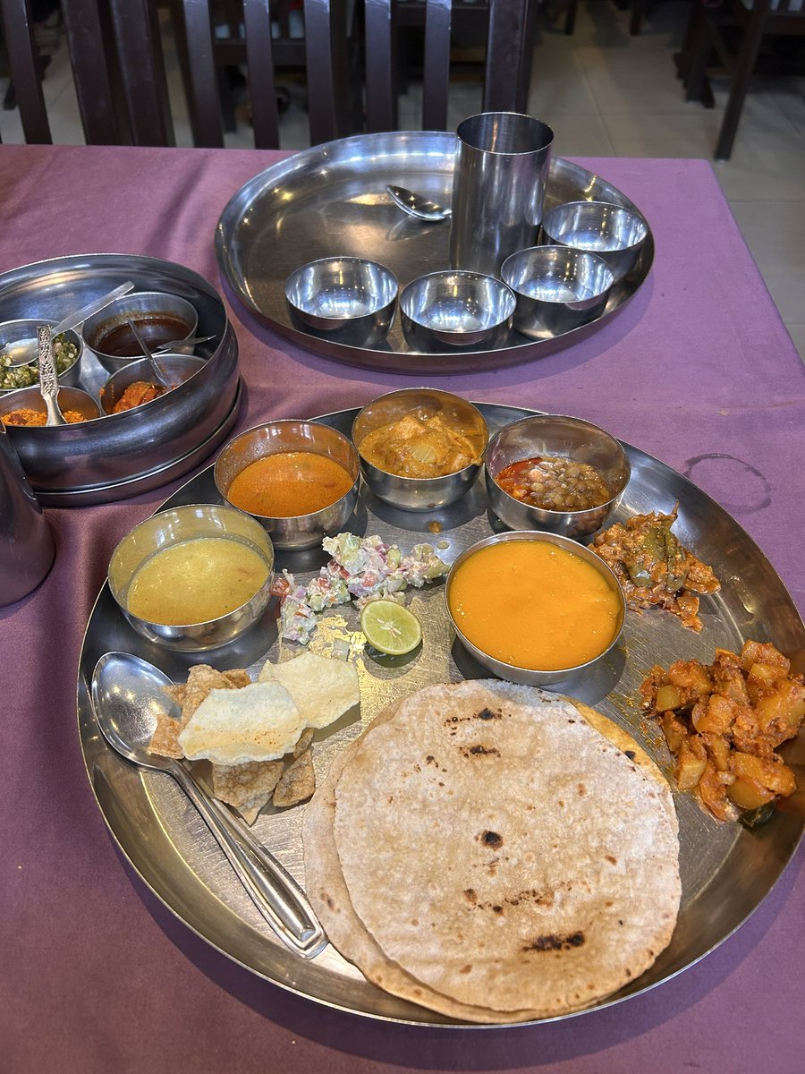 PantryCar's tweet image. Good Afternoon from #Kolhapur ! ☺️

Season’s First AamRass ♥️😍😊🥰

Superb Meal with Batatyachi Bhaji in our South Indian style! 

#Foodie #Thali #vegetarian #Mango #Summer #Hapus
