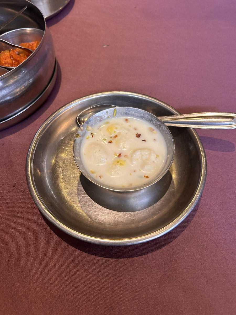 PantryCar's tweet image. Good Afternoon from #Kolhapur ! ☺️

Season’s First AamRass ♥️😍😊🥰

Superb Meal with Batatyachi Bhaji in our South Indian style! 

#Foodie #Thali #vegetarian #Mango #Summer #Hapus