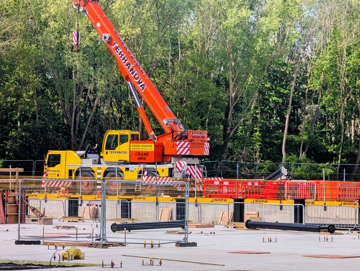 ChessingtonBuzz's tweet photo. Rows of smaller supports for the new rollercoaster on the former Wild Asia site have been installed with larger ones in the process of being readied
This will grow fast
#ProjectRoundtable https://t.co/vMArmLY7Kk
