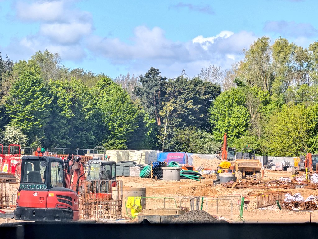 ChessingtonBuzz's tweet photo. Rows of smaller supports for the new rollercoaster on the former Wild Asia site have been installed with larger ones in the process of being readied
This will grow fast
#ProjectRoundtable https://t.co/vMArmLY7Kk