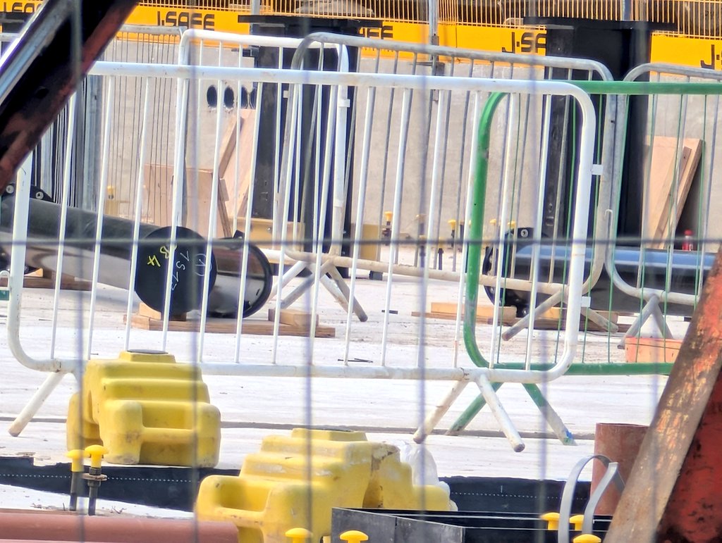 ChessingtonBuzz's tweet photo. Rows of smaller supports for the new rollercoaster on the former Wild Asia site have been installed with larger ones in the process of being readied
This will grow fast
#ProjectRoundtable https://t.co/vMArmLY7Kk