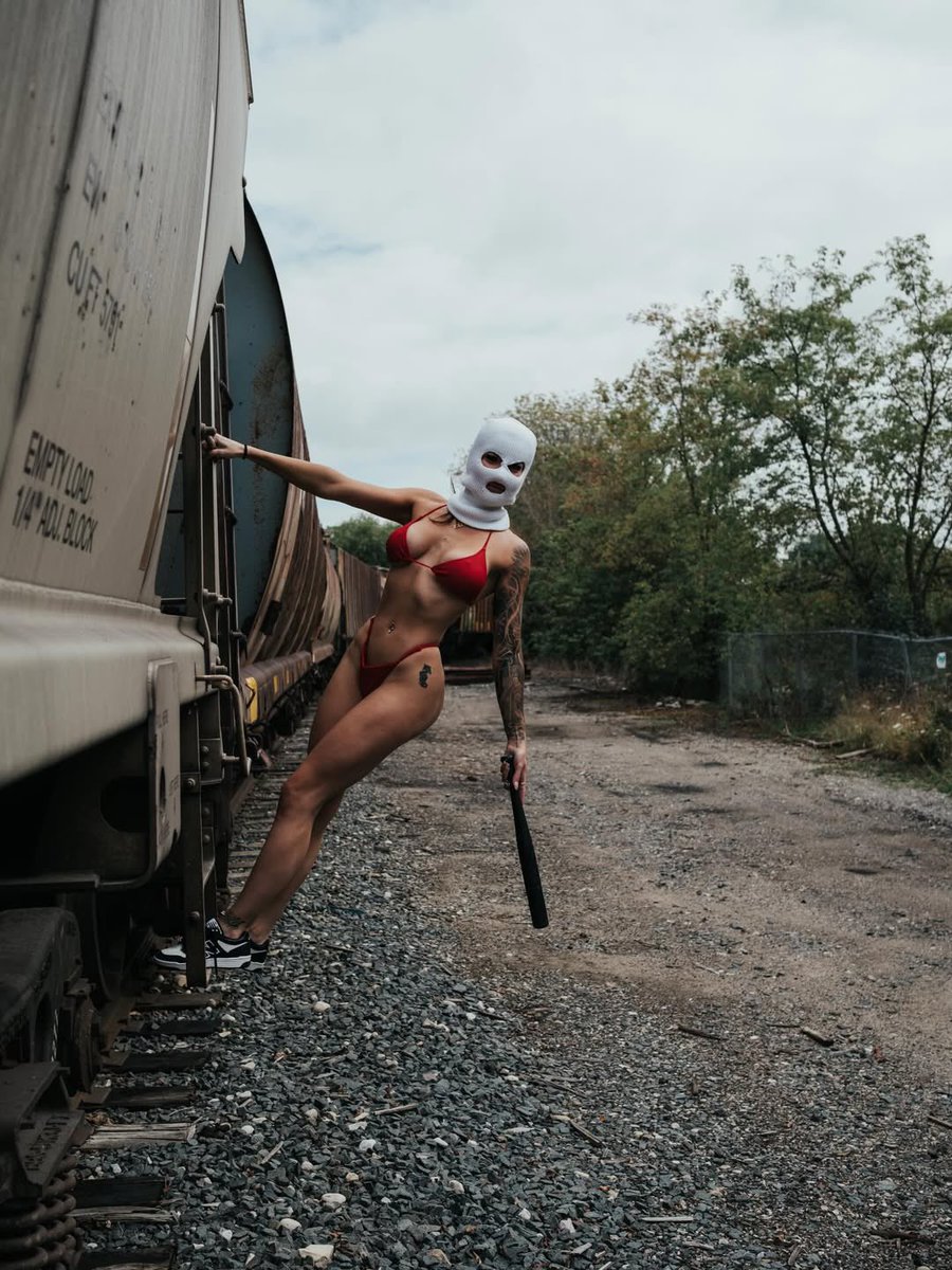 ✺ 𝖫𝖺𝗌𝗍𝗂𝗇𝗅𝗂𝗇𝖾 (@enilnitsal) on Twitter photo 