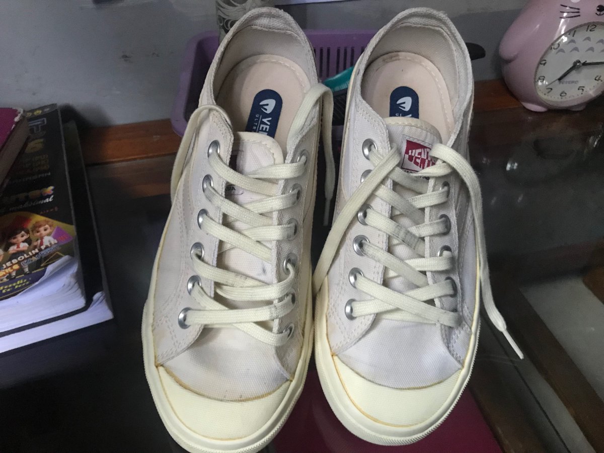 ketiwaw__'s tweet image. wts sepatu ventela public low cream

💵 100k
👟 ukuran 38
☑️ 10x pemakaian
➖  warna pudar (dicuci pake pasta gigi)

#jualsepatu #ventela #second #original #sepatu #murah