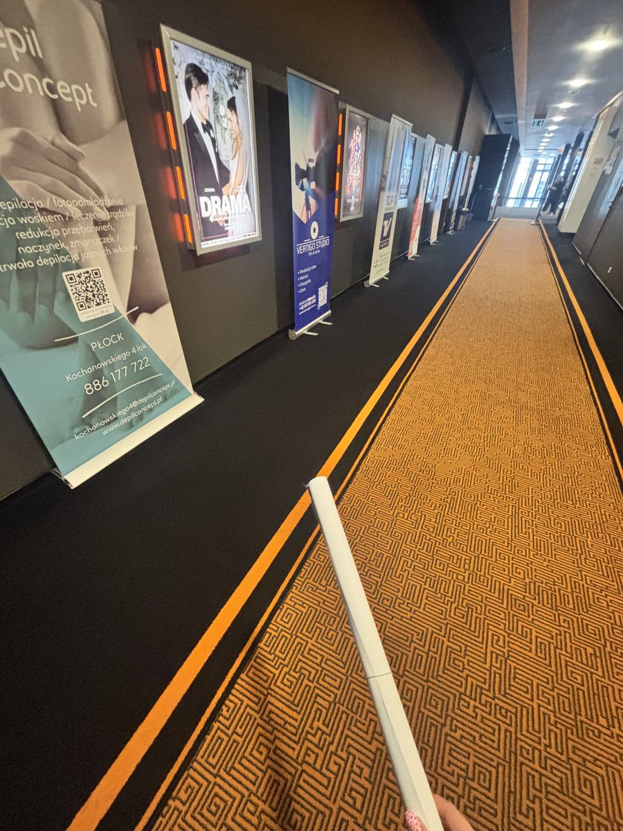 Kino w Płocku jest absolutnie przepiękne i jeszcze były plakaty z Wartości sentymentalnej 🥹