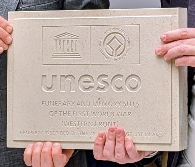 pasdecalais62's tweet image. 🕯️ La Mission Patrimoine de la Première Guerre mondiale dévoile son nouveau #logo dédié aux sites #funéraires et #mémoriels inscrits sur la liste du patrimoine mondial de l’#UNESCO ➡️ Un signe de reconnaissance que le Département est fier de soutenir
ℹ️ f.mtr.cool/rjmxsbcmiz