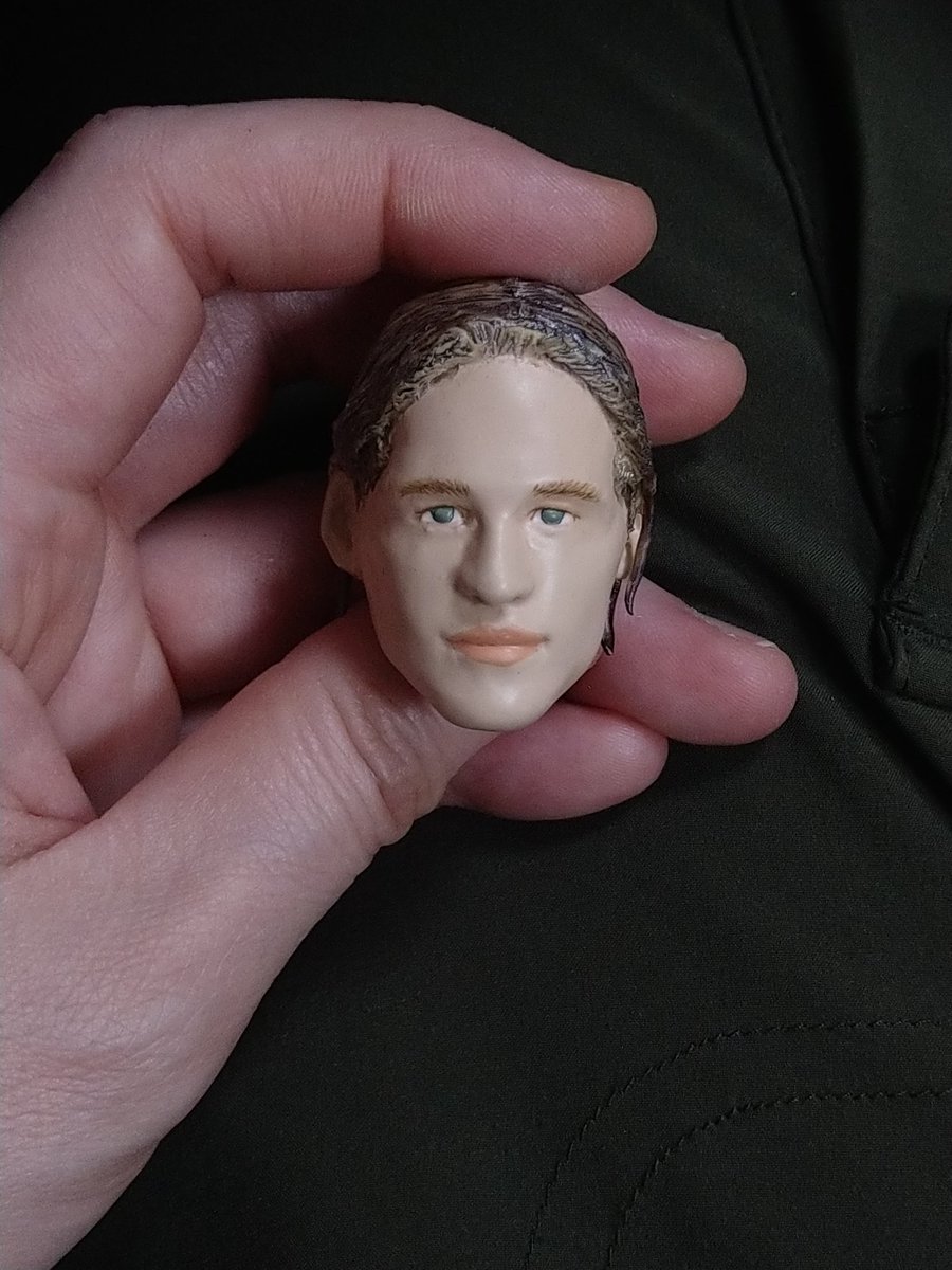 今日は瞳を完成させます！