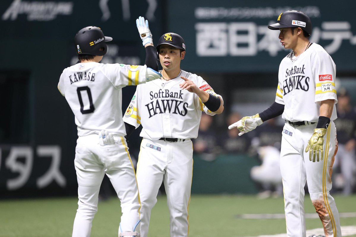 初回、先制2点適時打を放った柳町達選手

「打ったのはカットボールです。
大事な先制のチャンスを絶対に生かしていこうと思いました。
しっかりと集中して自分のバッティングができました。
いい形で先制することができたので、この後も援護していい展開にもっていけるように頑張っていきます」