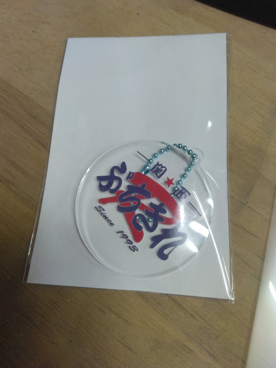 38F2ML9majbB7Yf's tweet photo. 突然きた昔馴染みの顔
ぶちきれRの中屋が差し入れ持って来てくれたけど、さすが走り屋。
しっかりステッカー貼ってキーホルダーまでおいてった(笑)
ほんでもって、スクーターまで買ってくれてCSTタイヤ&amp;リアサス注文して帰ってたあたり男前な顔馴染みさん✨

毎度ありがとうございました!(´▽｀) https://t.co/SuRetyiJh2