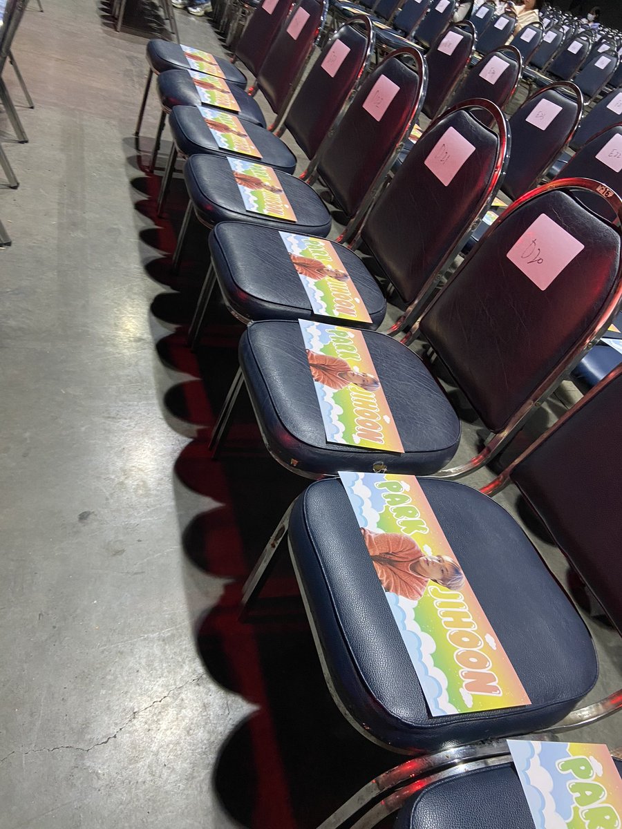 พูดแล้วก็อยากจะร้องไห้ งานล่าสุดโปรเจคแต่ละอันที่จะทำ ที่เปิดในงานยากมากจะทำโปรเจคแต่ละทีขึ้นมารอ app รอนั่นรอนี่รอนู่นคลิปนั้นไม่ได้คลิปนี้ไม่ได้ไม่อนุญาต ขอให้รอบนี้ผู้จัดผ่านโปรเจคง่ายๆเถอะ