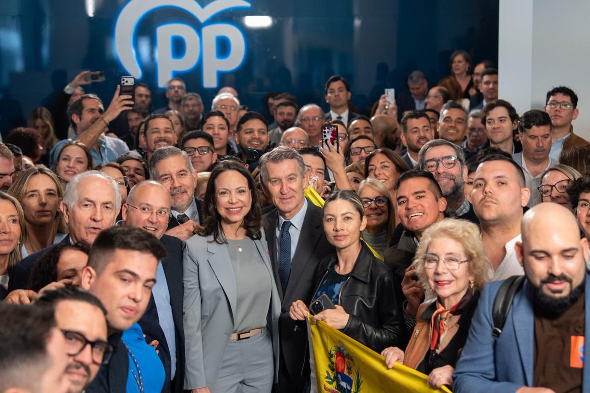 MaribelEscucha's tweet photo. La democracia no se hereda. Se defiende.

La visita de @MariaCorinaYA a #Madrid lo confirma.

Ejemplo de dignidad en la defensa de la democracia, el Estado de derecho, la libertad y los derechos humanos.

#Democracia #Venezuela #DerechosHumanos https://t.co/SY66986Nb4