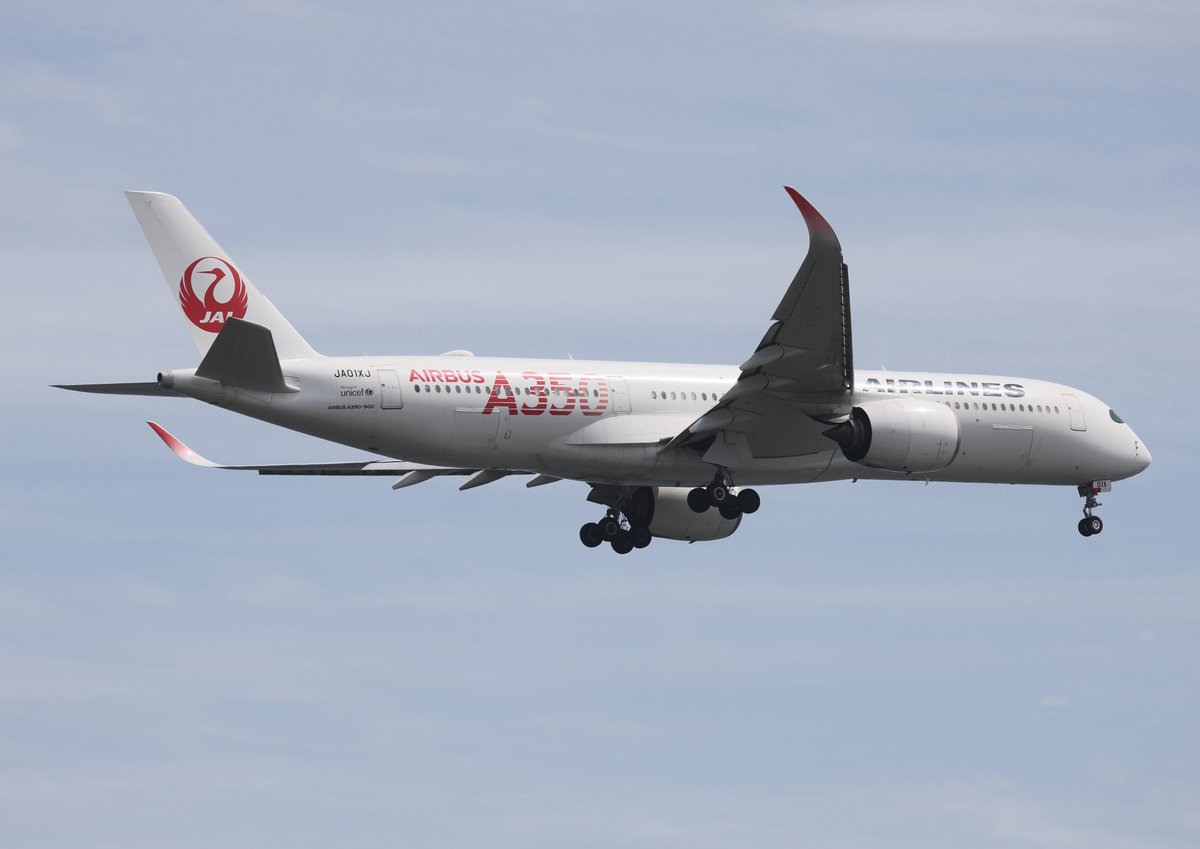 akira_raptor01's tweet image. 2026年4月18日
#羽田空港（Tokyo International Airport）
#HND #RJTT
⑥Japan Airlines   Airbus A350-941   JA01XJ
   'JAL A350-900導入記念 レッド'