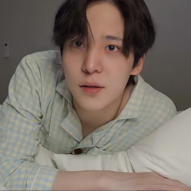 rockstar mg and his unpopular boyfy yh

mg can never write a song as beautiful like yh's moans