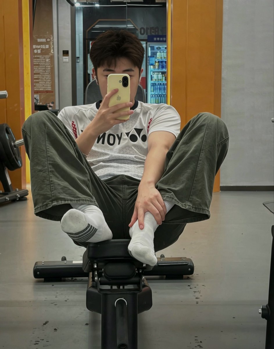 YFRnmr's tweet photo. 到健身房就摆拍 https://t.co/LhgiEmqH5o