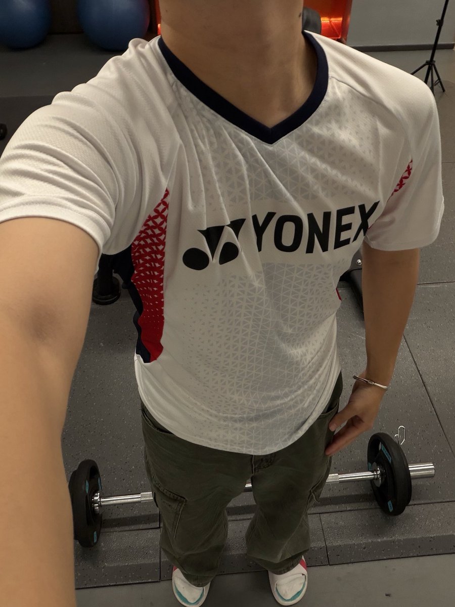 YFRnmr's tweet photo. 到健身房就摆拍 https://t.co/LhgiEmqH5o