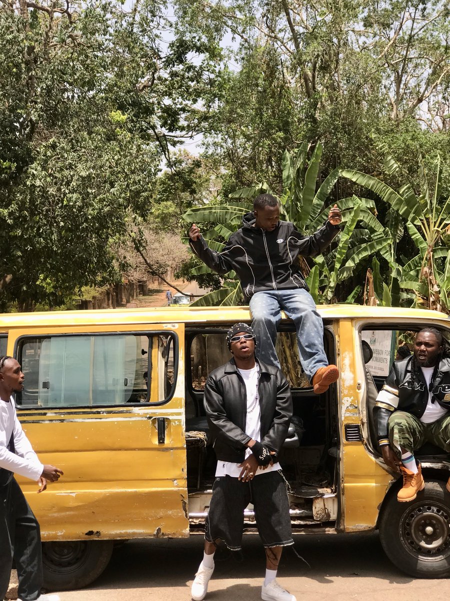 milesayo_'s tweet photo. From jamming @BOCMadaki as a kid to actually being on set with the ICON himself 👑
Tell me what God cannot do! 🛐🙏 https://t.co/RsetaKhx5s