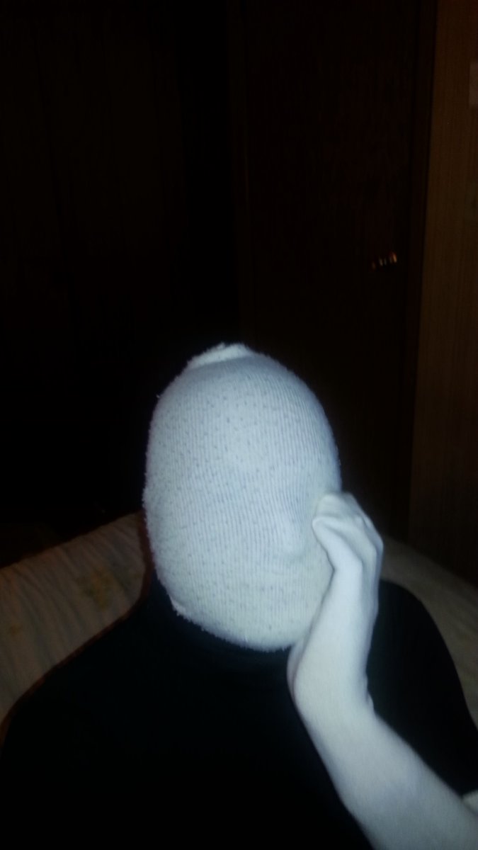 SockTightslover's tweet image. April 4, 2015
Masked in white tube socks
#socks #sockfetish #sockencasement