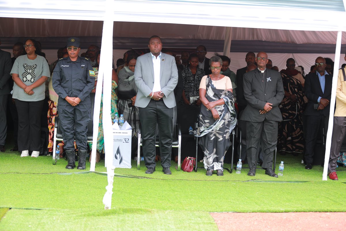 HuyeDistrict's tweet photo. Mu murenge wa Simbi hari kuba igikorwa cyo #Kwibuka32 mu yahoze ari Komini Maraba (Ubu ni mu mirenge ya Simbi na Maraba). Iki gikorwa cyitabiriwe n'abayobozi barimo @VedasteNshimiy, Umunyamabanga Nshingwabikorwa wa @RwandaSouth; Hon. Depite @uwamariyavene; Umuyobozi w'Akarere,... https://t.co/Tjgct0D04C