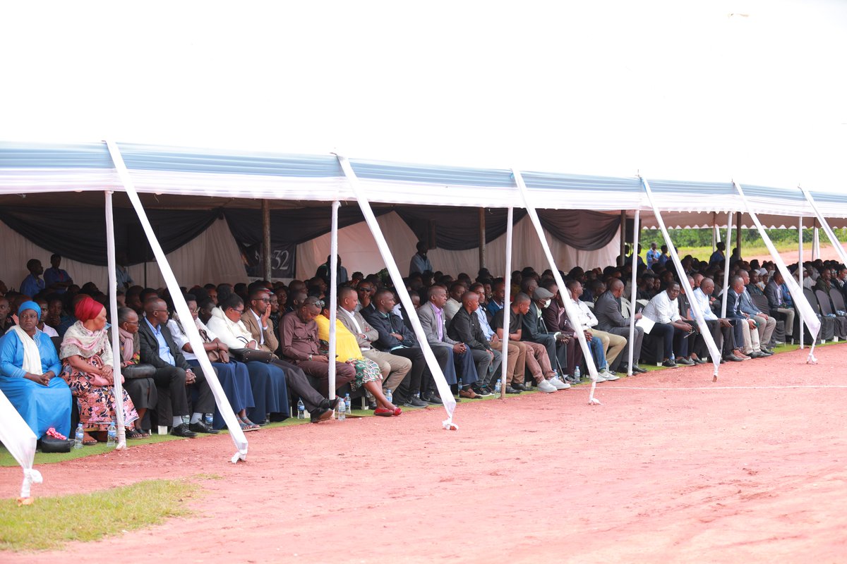 HuyeDistrict's tweet photo. Mu murenge wa Simbi hari kuba igikorwa cyo #Kwibuka32 mu yahoze ari Komini Maraba (Ubu ni mu mirenge ya Simbi na Maraba). Iki gikorwa cyitabiriwe n'abayobozi barimo @VedasteNshimiy, Umunyamabanga Nshingwabikorwa wa @RwandaSouth; Hon. Depite @uwamariyavene; Umuyobozi w'Akarere,... https://t.co/Tjgct0D04C