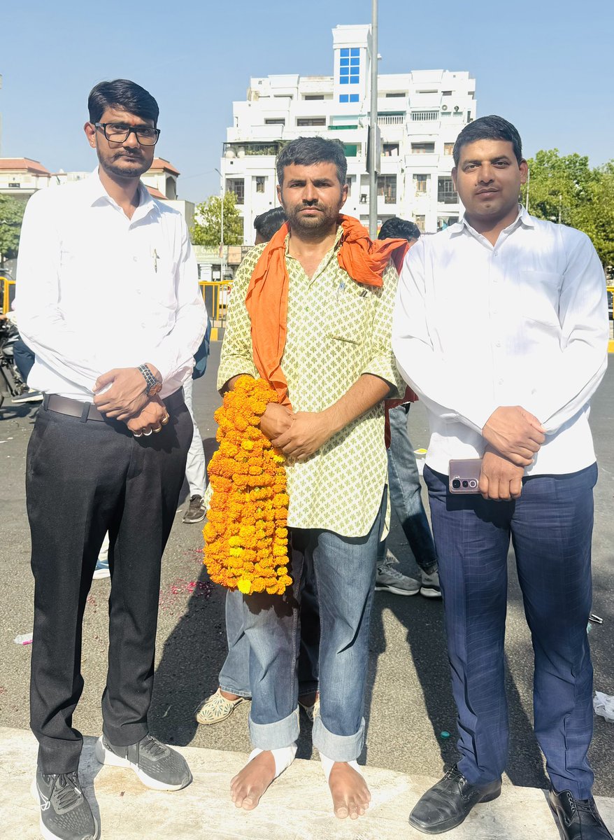 ओरण पद यात्रा -जयपुर (ओरण प्रेमी) <a href="/RavindraBhati__/">Ravindra Singh Bhati</a> <a href="/BandikuiSingh/">Shakti Singh Bandikui</a> <a href="/zeerajasthan_/">ZEE Rajasthan</a>