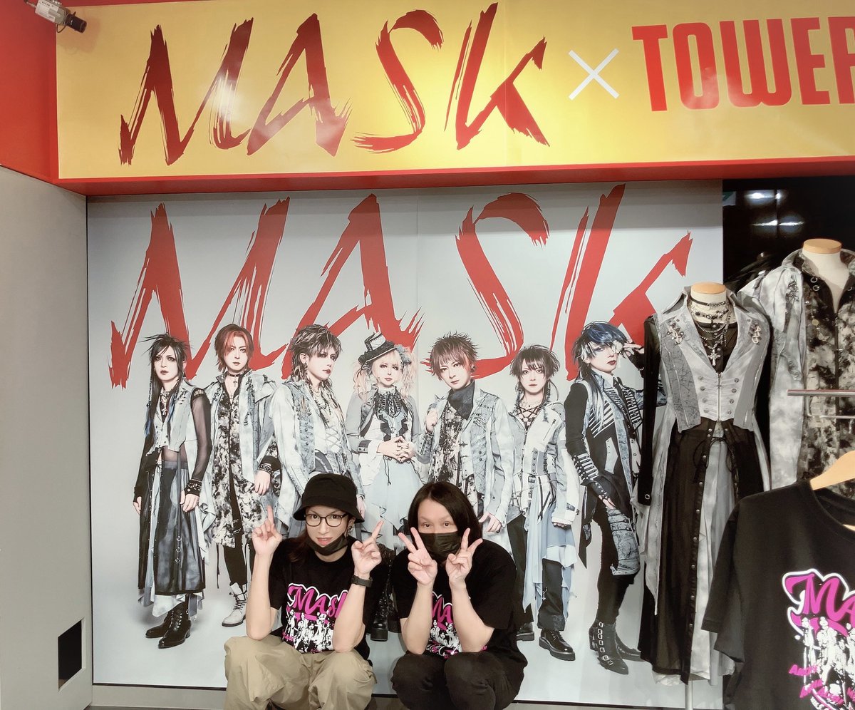 TOWER_Shibuya's tweet image. 【#MASK】  
『MASK×TOWER RECORDS POP UP SHOP』

渋谷店3F下りエスカレーター側催事スペースで開催中🚩

先日、#未散 さん &amp;amp; #和矛 さんにご訪店いただきました🥰
お二人が着用されている、MASK 最新Tシャツは大好評販売中！😘

■開催期間
4月14日（火）～4月20日（月）

■開催場所