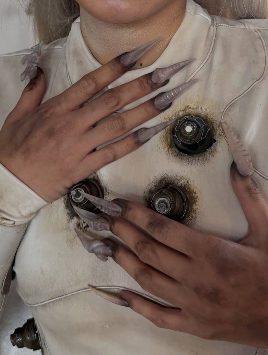 hourly lisa tweet media