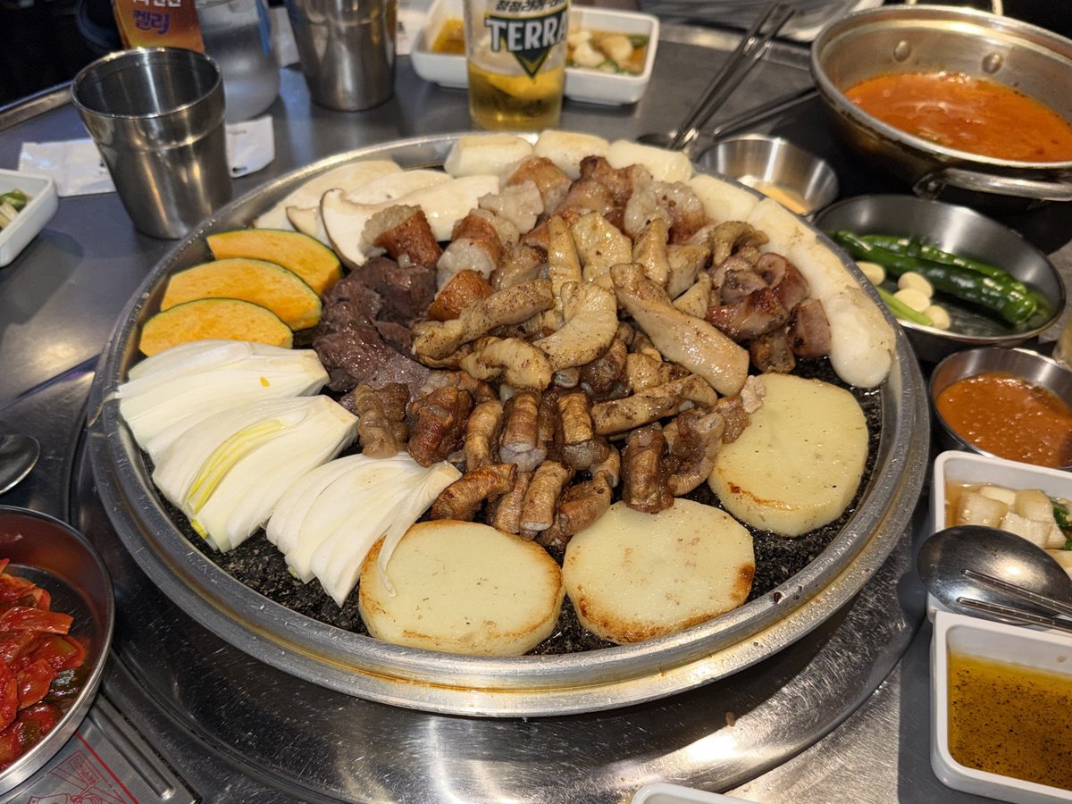 koouuuu_'s tweet photo. 각박한 사회 속에서 서로를 이해하는 건 동기뿐이구나｡｡｡ 👩🏻‍❤️‍👩🏻 https://t.co/zT4te69TrR