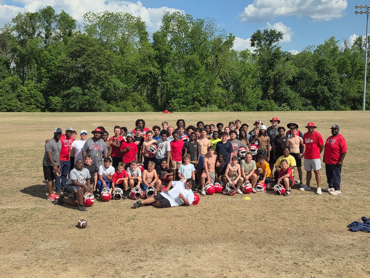 ToombsFootball1's tweet image. Awesome week of work with our 6th &amp;amp; 7th grade football players! The future is BRIGHT in Toombs County! #continue #BAD
