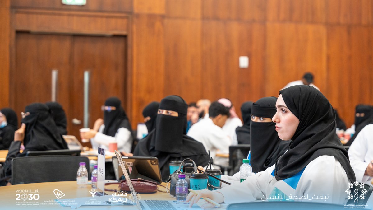 ksau_events's tweet photo. ضمن مسار الفرص البحثية، سلطت هذه الورشة الضوء على دور الكوادر الصحية في ظل التحول الرقمي، وأهمية البحث في تطوير قدراتهم لمواكبة التغيرات في القطاع الصحي.

نشارككم أبرز محاور هذه الورشة.

#نبحث_لصحة_الإنسان
#HPCX
#كاساو https://t.co/CaLvw8UA8j