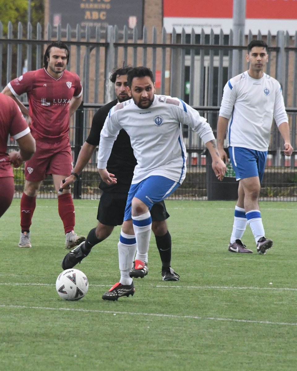 EssexCorinthian's tweet image. 𝙈𝘼𝙏𝘾𝙃 𝙋𝙃𝙊𝙏𝙊𝙎 📸

Snaps from last weekend's #Corinthian Division 2 Cup Final as @SinghSabhaFC took on @CSMLondonFC at Mayesbrook Park

𝘍𝘶𝘭𝘭 𝘎𝘢𝘭𝘭𝘦𝘳𝘺 ➡ buff.ly/XGkmuW5