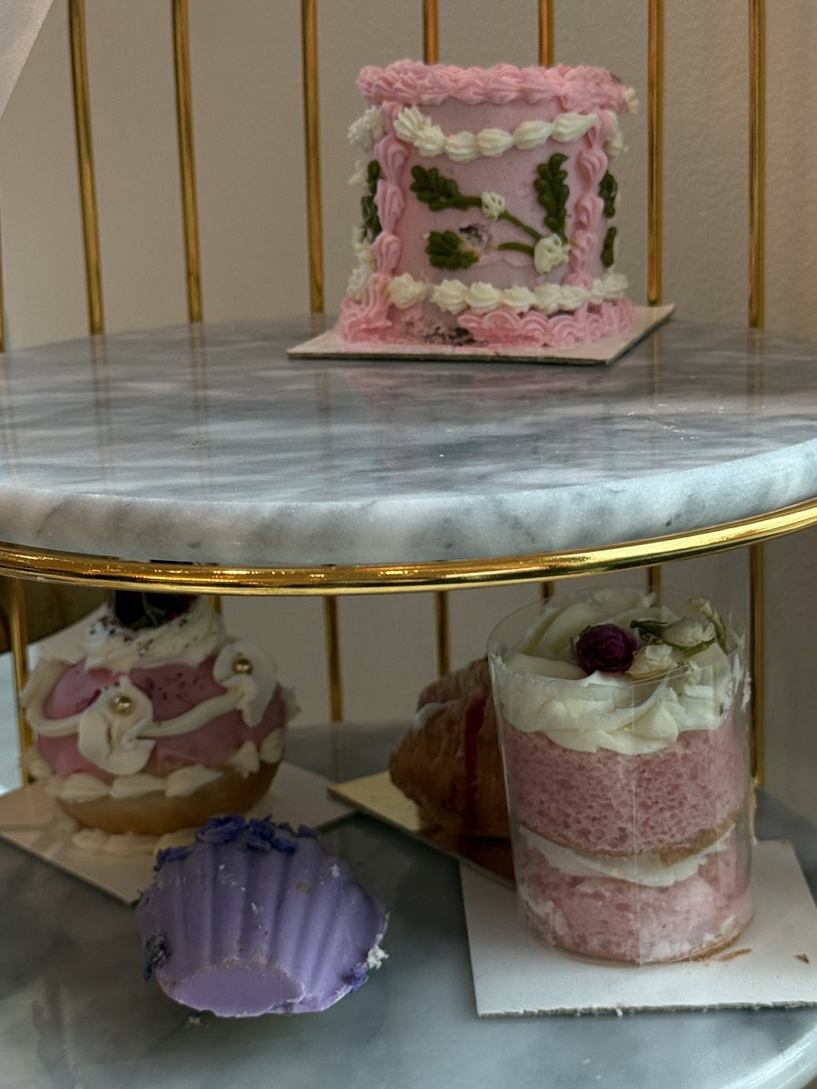 e/x - rome • 前に進め 🦈🏒 tweet media