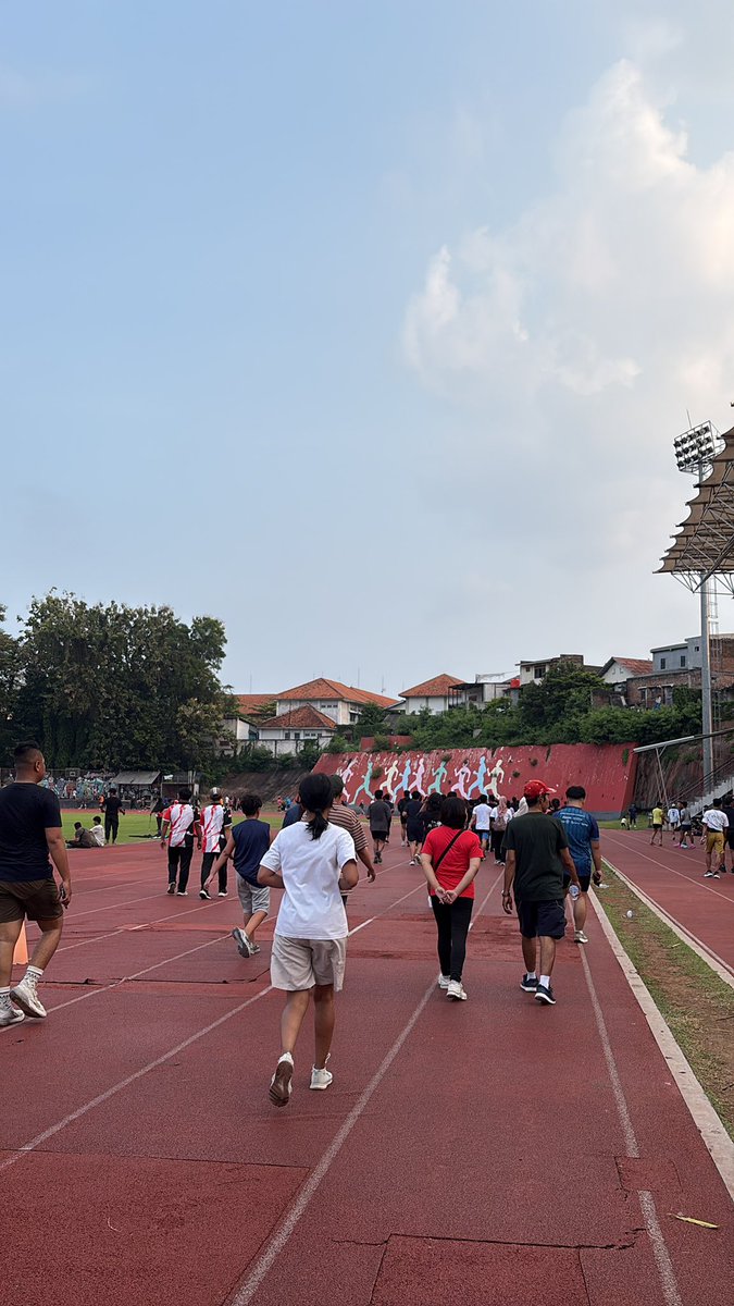 reivallen tweet media