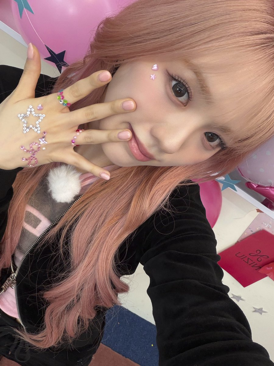 BRNIZIU's tweet image. 🩷| Nova foto de MAKO, RIO e MAYA para o segundo episódio da mini série 'We're the Too Bad Girls'.

#MAKO #RIO #MAYA
#NiziU #ニジュー #니쥬