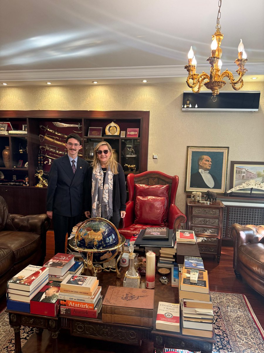 b_ulukutuk's tweet photo. Geçtiğimiz günlerde XXVII. Dönem Isparta Milletvekilimiz Sayın @cesuraylin, değerli arkadaşım @metehandogan_ ve beni Türkiye'mize büyük hizmetlerde bulunarak, ülkemizi birbiri ardınca atılımlarla hem iktisadî hem toplumsal hem de siyasî alanda ileriye taşıyan büyük devlet insanı+ https://t.co/Azpx82tWeF